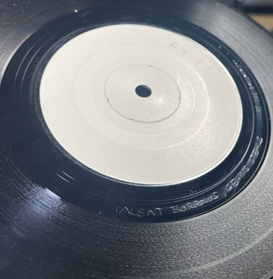 Lot 49 - THE SMITHS - BIGMOUTH STRIKES AGAIN 7" (ORIGINAL UK WHITE LABEL TEST PRESSING - RT 192)