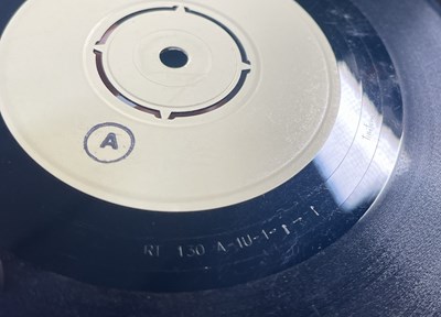 Lot 61 - SANDIE SHAW - HAND IN GLOVE 7" (ORIGINAL UK WHITE LABEL TEST PRESSING - SIGNED - RT 130)