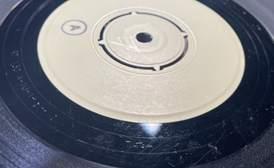 Lot 61 - SANDIE SHAW - HAND IN GLOVE 7" (ORIGINAL UK WHITE LABEL TEST PRESSING - SIGNED - RT 130)