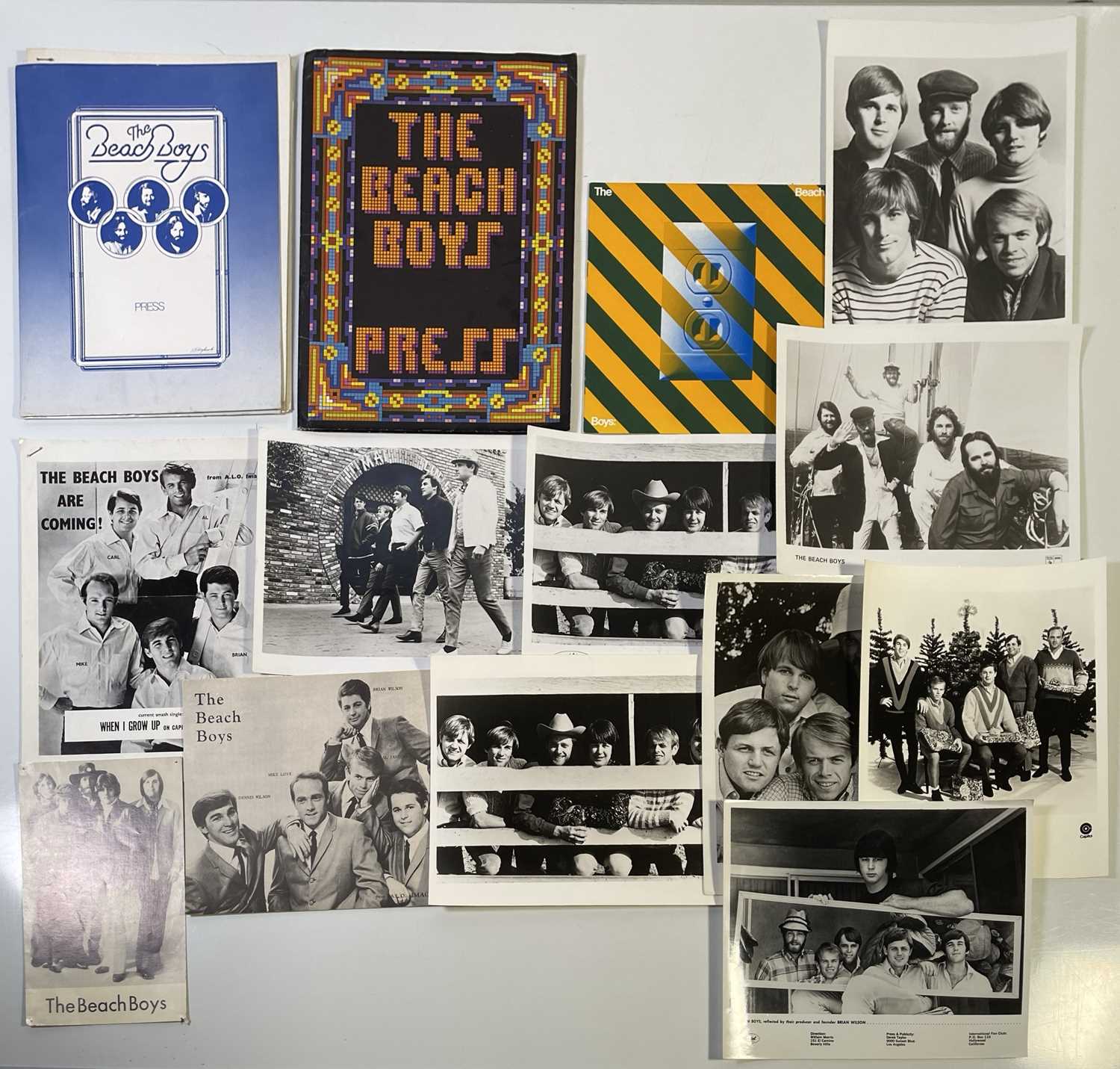 Lot 389 - THE BEACH BOYS - PRESS KITS / MEMORABILIA COLLECTION.