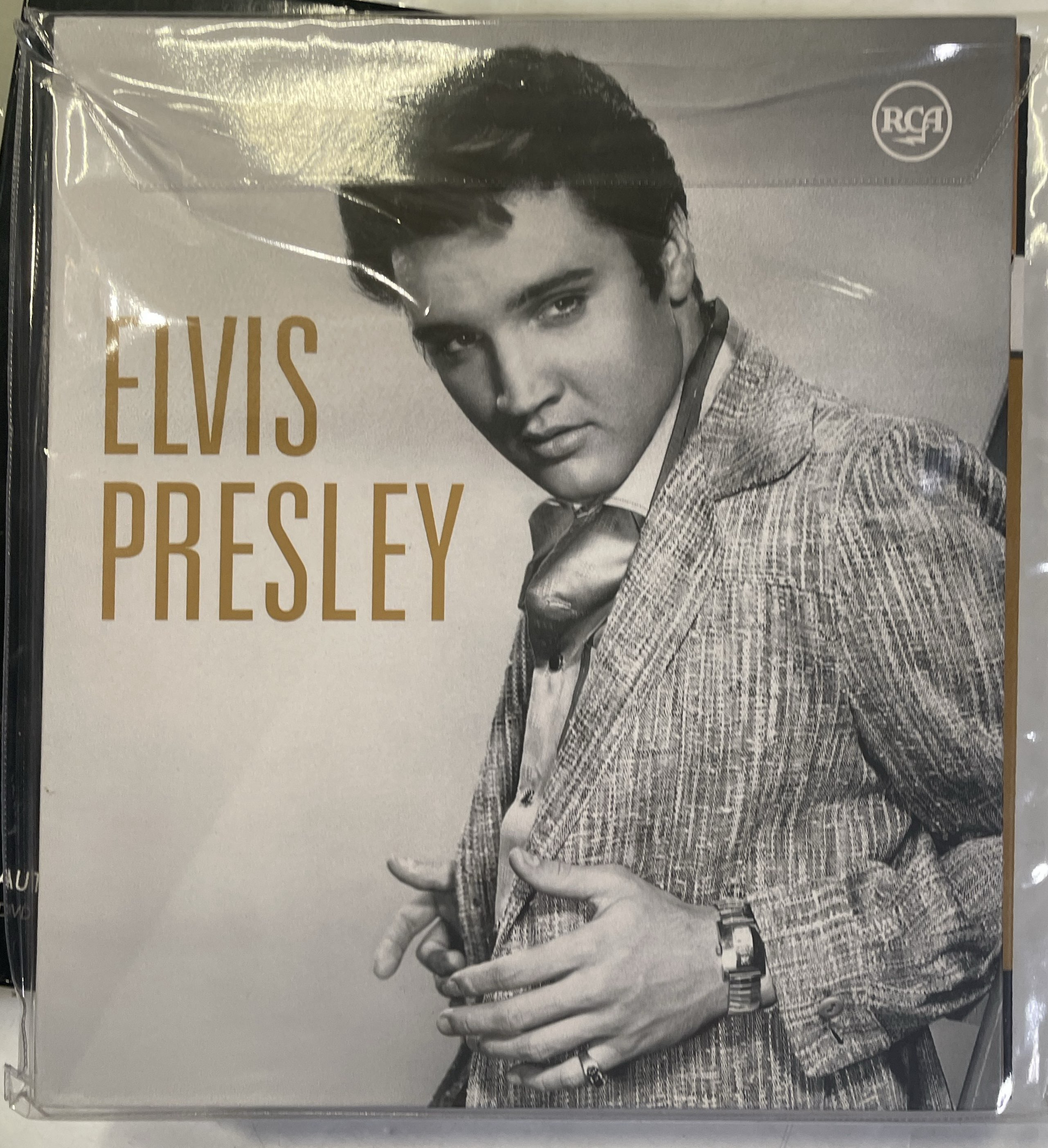 Lot 342 - ELVIS PRESLEY - COLLECTABLE BOOKS INC