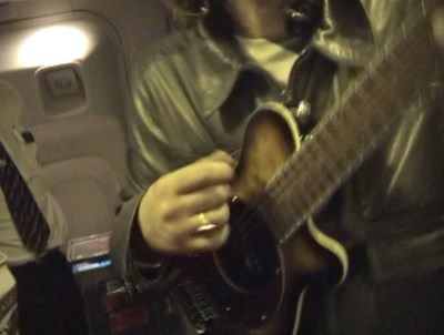Lot 521 - OASIS - LIAM GALLAGHER PLAYED PIGNOSE GUITAR - VIDEO PROOF.