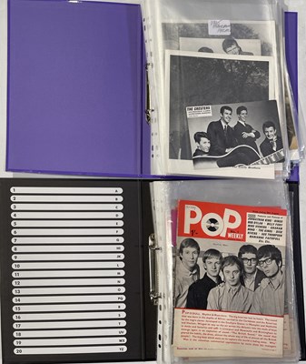 Lot 32 - 1960S POP MEMORABILIA - MAGAZINES / PHOTOS AND MORE.