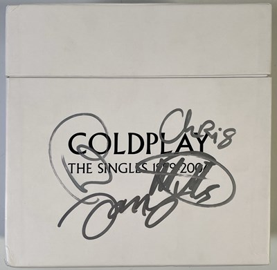 Lot 289 - COLDPLAY - FULLY SIGNED SINGLES BOX WITH 14 FULLY SIGNED 7" SINGLES.