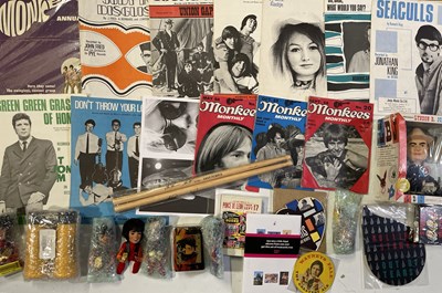 Lot 42 - THE BEATLES - MEMORABILIA AND COLLECTABLES.