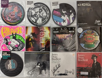 Lot 1204 - INDIE / ROCK - 2000s ONWARDS - 7" COLLECTION