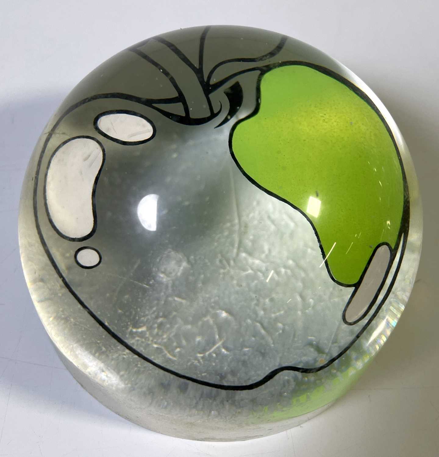 Lot 185 - APPLE BOUTIQUE - AN ORIGINAL PAPERWEIGHT.