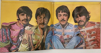 Lot 13 - THE BEATLES - SGT PEPPER LP (UK WIDE SPINE - PARLOPHONE - PMC 7027)