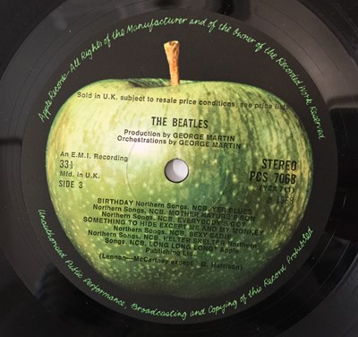 Lot 14 - THE BEATLES - WHITE ALBUM LP (COMPLETE UK STEREO - 0557616 - PCS 7067/ 68)