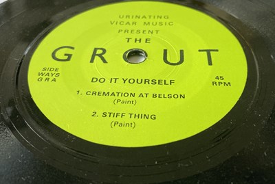 Lot 146 - THE GROUT - DO IT YOURSELF EP (ORIGINAL UK PRESSING - URINATING VICAR MUSIC - GR)