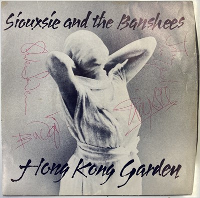 Lot 198 - SIOUXSIE AND THE BANSHEES SIGNED 7".