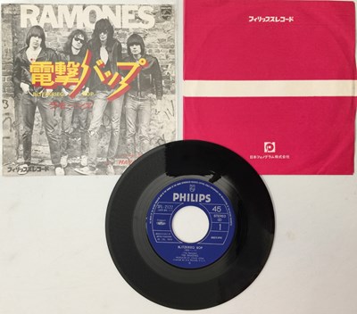 Lot 72 - RAMONES - BLITZKRIEG BOP 7" (SFL-2122 - ORIGINAL JAPANESE PRESSING)