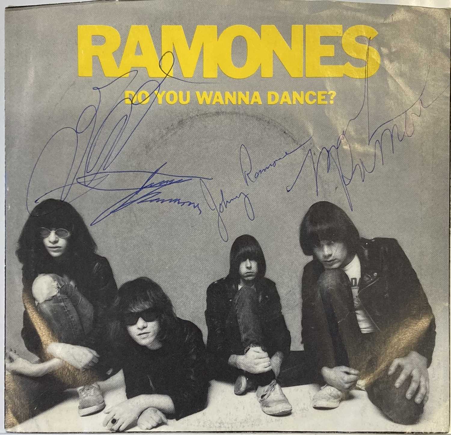 Lot 213 - FULLY SIGNED RAMONES SINGLE.