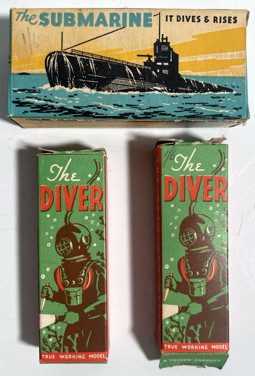 Lot 28 - TRESCO - SUBMARINE AND DIVER FIGURINES IN BOX.