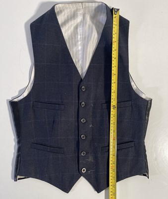 Lot 46 - PEAKY BLINDERS - CILLIAN MURPHY AS TOMMY SHELBY - SCREEN MATCHED WOOLLEN THREE-PIECE SUIT.