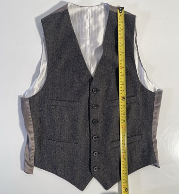 Lot 45 - PEAKY BLINDERS - CILLIAN MURPHY AS TOMMY SHELBY - LIKELY SCREEN WORN THREE PIECE SUIT.