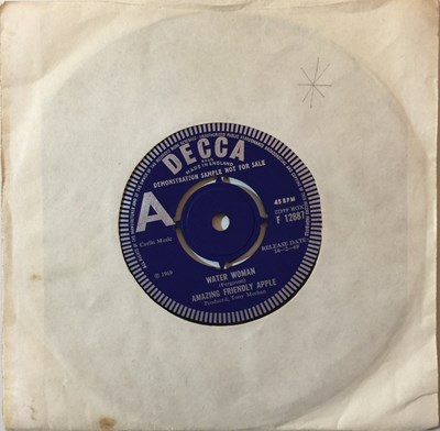 Lot 1030 - AMAZING FRIENDLY APPLE - WATER WOMAN 7" (ORIGINAL UK DEMO - DECCA F 12887)