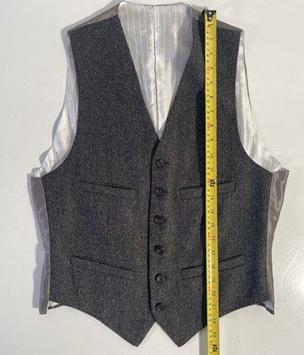 Lot 51 - PEAKY BLINDERS - CILLIAN MURPHY AS TOMMY SHELBY - LIKELY SCREEN WORN SUIT WITH SHIRT.