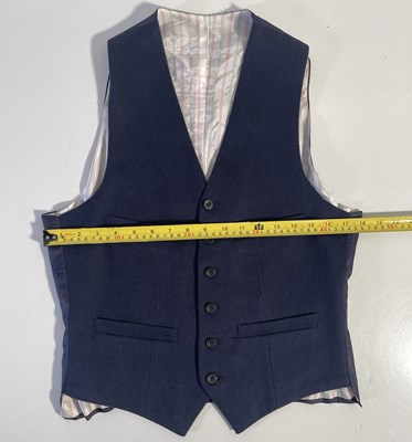 Lot 49 - PEAKY BLINDERS - CILLIAN MURPHY AS TOMMY SHELBY - LIKELY SCREEN WORN SUIT.