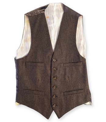 Lot 52 - PEAKY BLINDERS - CILLIAN MURPHY AS TOMMY SHELBY - LIKELY SCREEN WORN SUIT AND SHIRT.