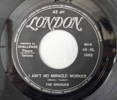 Lot 60 - THE BROGUES - DON'T SHOOT ME DOWN C/W I AIN'T NO MIRACLE WORKER 7" (ORIGINAL ITALIAN P/S COPY - LONDON 45-HL 1562)