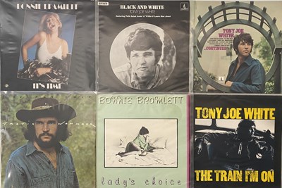 Lot 7 - FOLK / SINGER-SONGWRITER / COUNTRY - LP COLLECTION