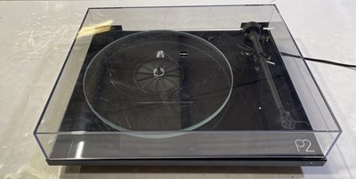 Lot 3 - REGA PLANAR 2 TURNTABLE - BLACK.