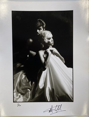 Lot 260 - GEORGE MICHAEL LIMITED EDITION SIGNED PHOTO PRINT.