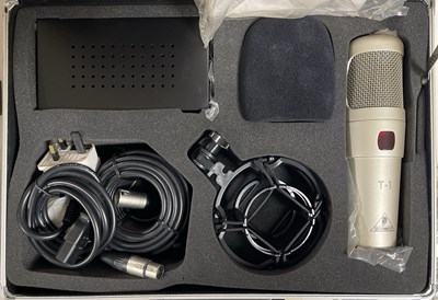 Lot 23 - MICROPHONES AND MICROPHONE ACCESSORIES.