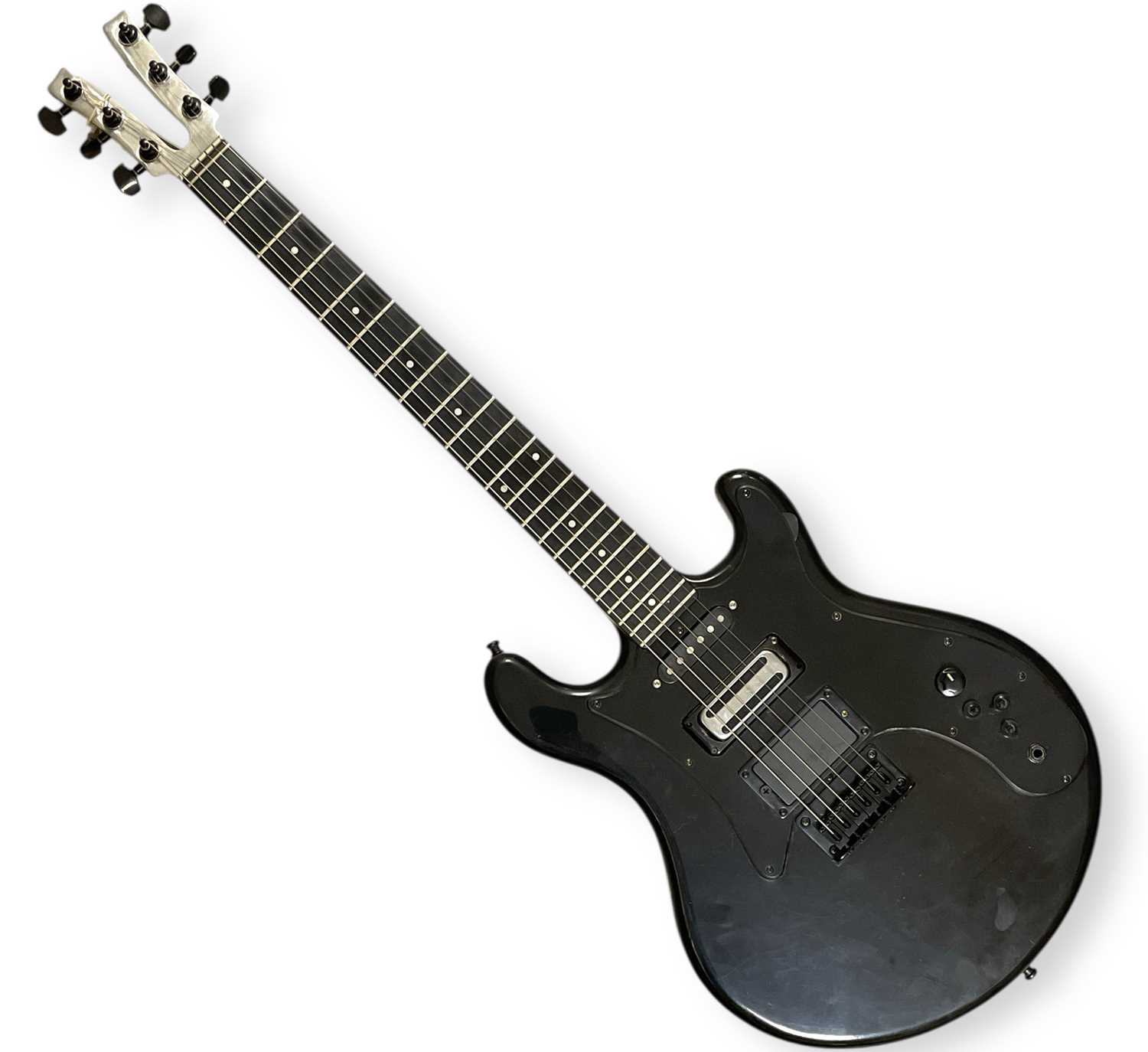 Lot 40 - KRAMER 250G ALUMINIUM HEADSTOCK ELECTRIC GUITAR - BLACK.