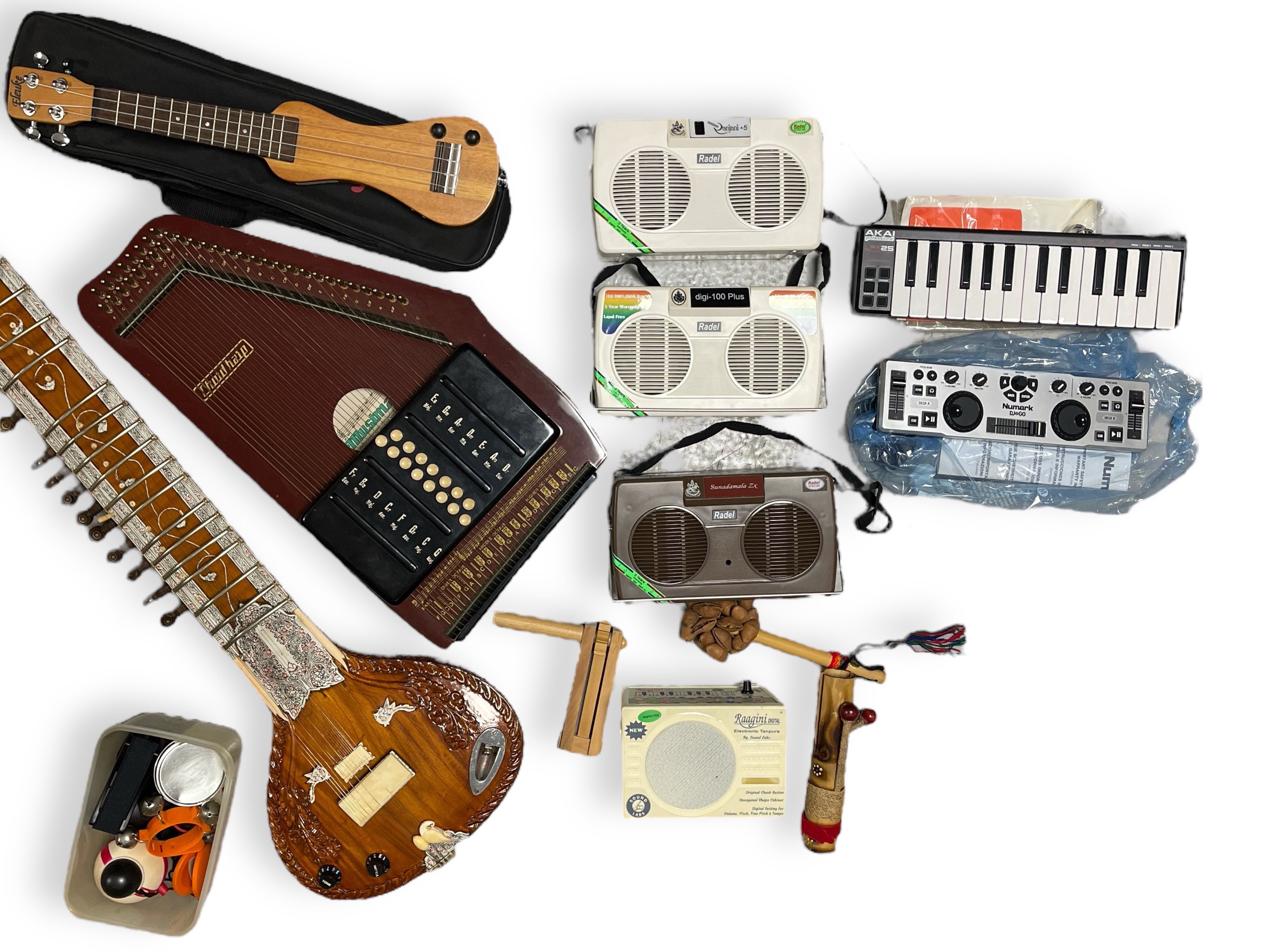 Lot 44 - MIXED MUSICAL INSTRUMENTS.