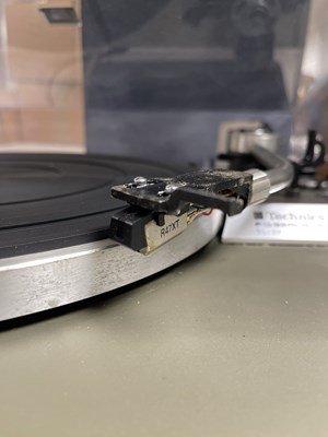Lot 30 - HIFI EQUIPMENT INC TECHNICS TURNTABLES.
