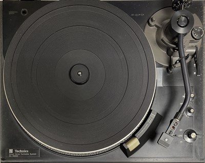 Lot 30 - HIFI EQUIPMENT INC TECHNICS TURNTABLES.