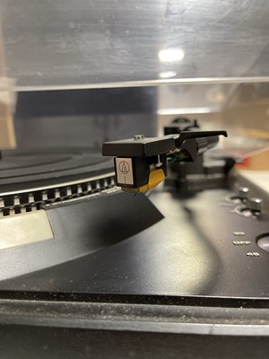 Lot 30 - HIFI EQUIPMENT INC TECHNICS TURNTABLES.