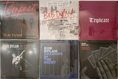 Lot 861 - BOB DYLAN MAGAZINE AND CONTEMPORARY AND DE AGOSTINI LP COLLECTION