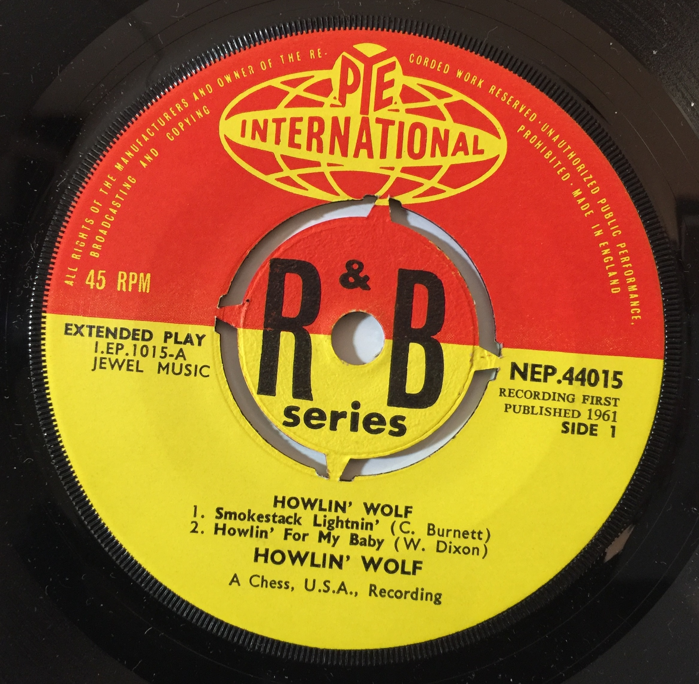 Lot 39 - HOWLIN' WOLF - UK EPs