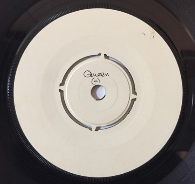 Lot 43 - QUEEN - PLAY THE GAME 7'' (UK WHITE LABEL PROMO - EMI 5076)