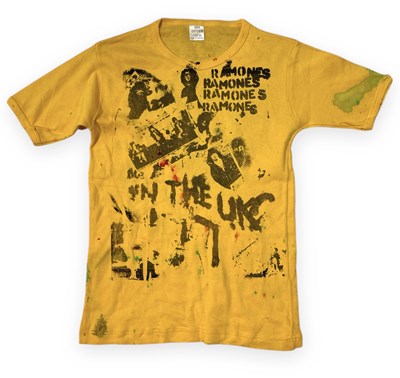 Lot 338 - THE RAMONES 'IN THE UK 77' ORIGINAL 1977 LIMITED EDITION HAND-PAINTED PROMO T-SHIRT.
