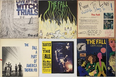 Lot 17 - THE FALL - LP/ 12"/ 10"/ 7" PACK