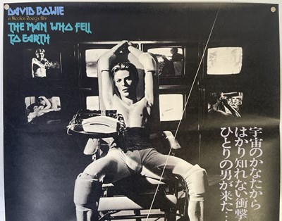 Lot 30 - DAVID BOWIE - THE MAN WHO FELL TO EARTH (1976) - JAPANESE B2 FILM POSTER.
