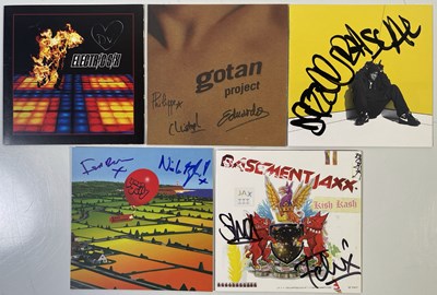 Lot 286 - POP MUSIC - SIGNED CD COVERS INC DIZZEE RASCAL / BASEMENT JAXX.