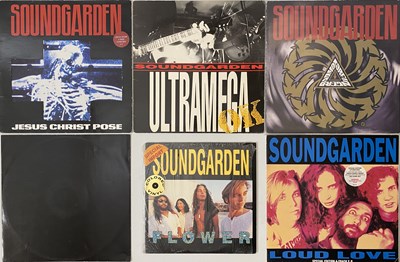Lot 932 - SOUNDGARDEN - LP/ 12" PACK