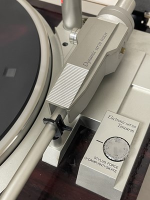 Lot 29 - DENON DP-47F DIRECT DRIVE TURNTABLE