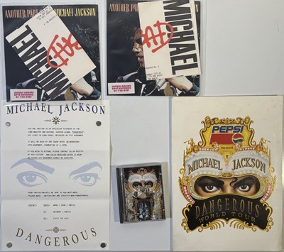 Lot 455 - MICHAEL JACKSON MEMORABILIA INC INVITES / PROMO ITEMS.