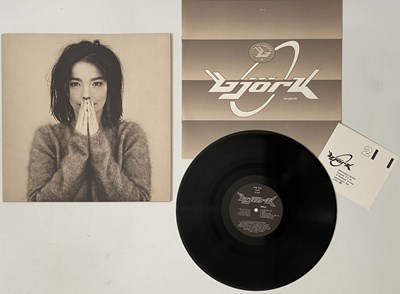 Lot 106 - BJORK - DEBUT LP (TPLP31 - ORIGINAL PRESSING W/ BOOKLET)