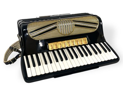 Lot 47 - HOHNER MUSETTE IV ACCORDION