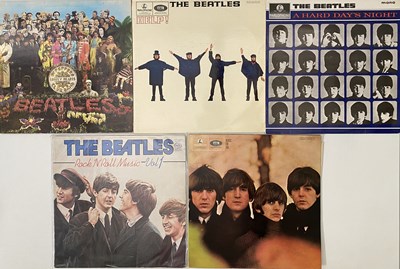Lot 20 - THE BEATLES - LP / 7" PACK