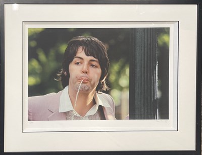 Lot 253 - THE BEATLES - TOM MURRAY SIGNED LIMITED EDITION 'MAD DAY OUT' PRINT.