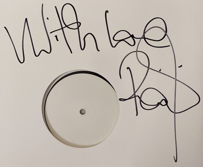 Lot 114 - ROBBIE WILLIAMS - I'VE BEEN EXPECTING YOU SIGNED WHITE LABEL TEST PRESSING LP