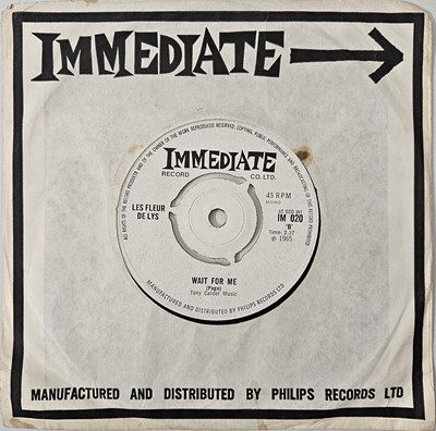 Lot 21 - LES FLEUR DE LYS - MOONDREAMS 7" (IM 020 - ORIGINAL PRESSING)